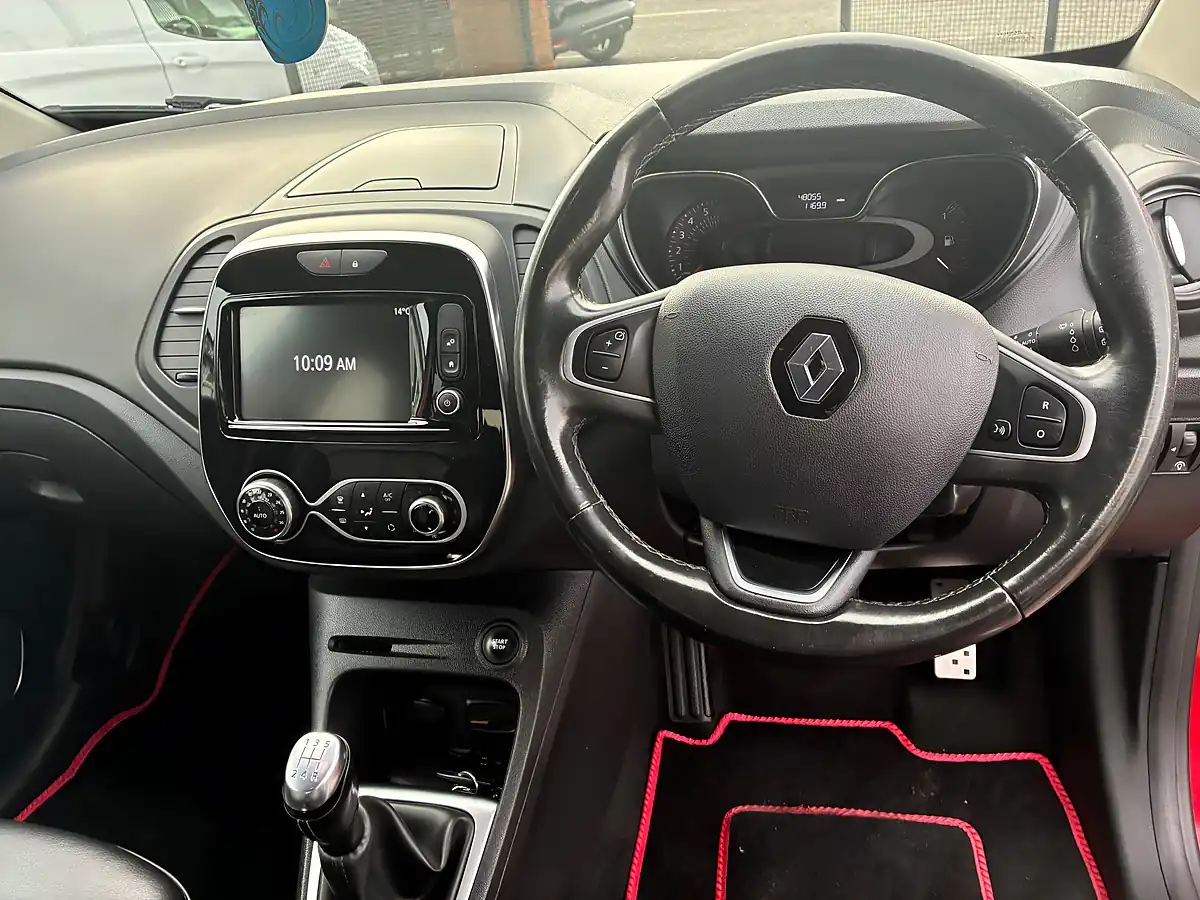 Used 2018 Renault Captur Signature X Nav Red - Interior and Exterior details 14