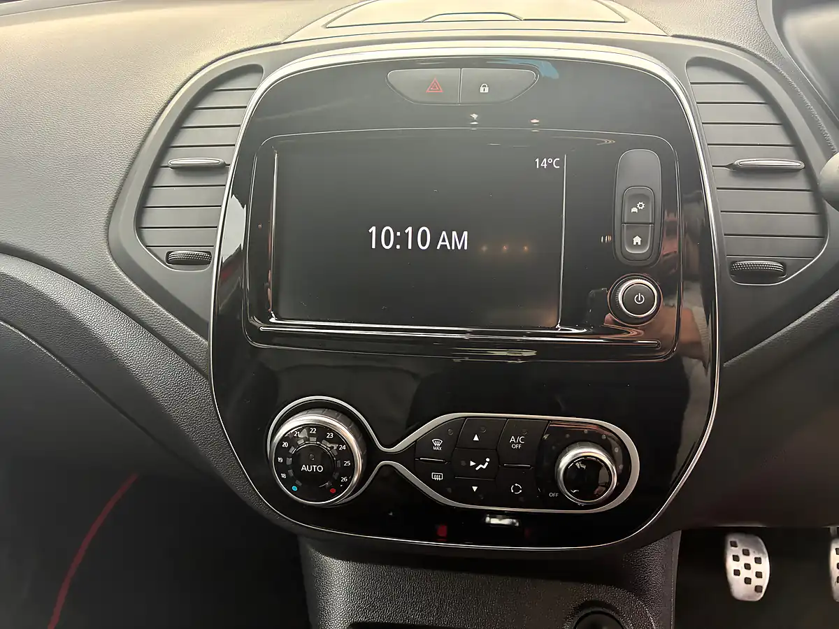 Used 2018 Renault Captur Signature X Nav Red - Interior and Exterior details 15