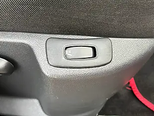 Used 2018 Renault Captur Signature X Nav Red - Interior and Exterior details 16
