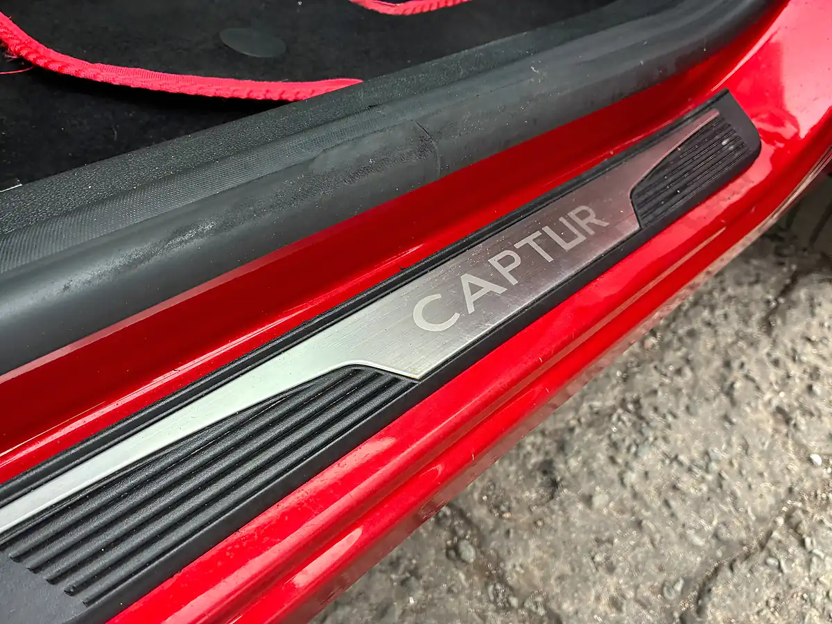 Used 2018 Renault Captur Signature X Nav Red - Interior and Exterior details 17