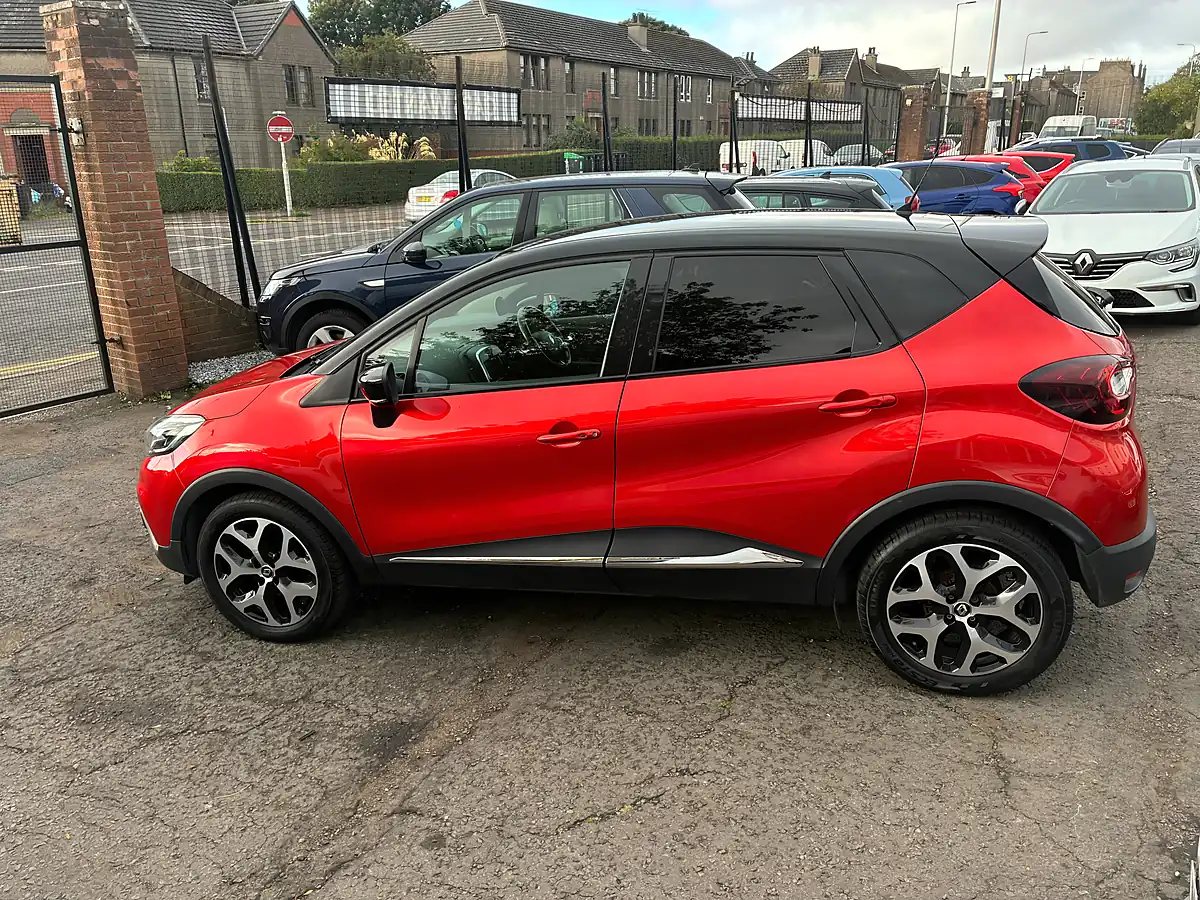 Used 2018 Renault Captur Signature X Nav Red - Interior and Exterior details 7