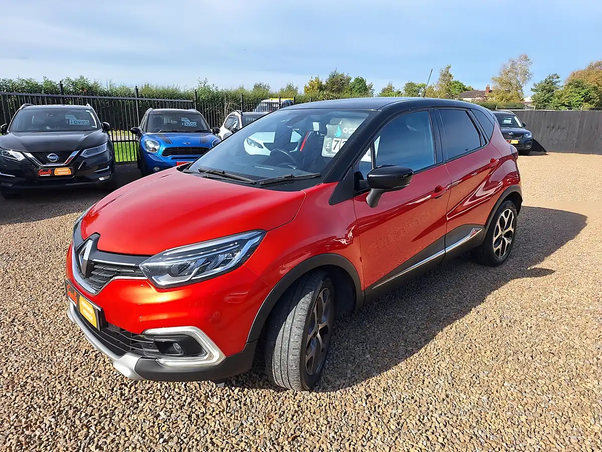 Used 2018 Renault Captur Signature X Nav Red - Interior and Exterior details 12