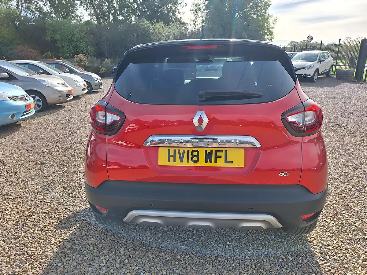 Used 2018 Renault Captur Signature X Nav Red - Interior and Exterior details 14