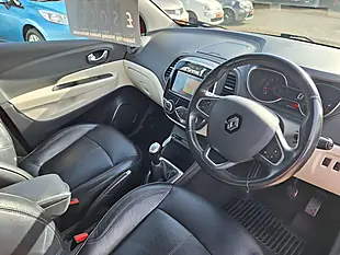 Used 2018 Renault Captur Signature X Nav Red - Interior and Exterior details 17