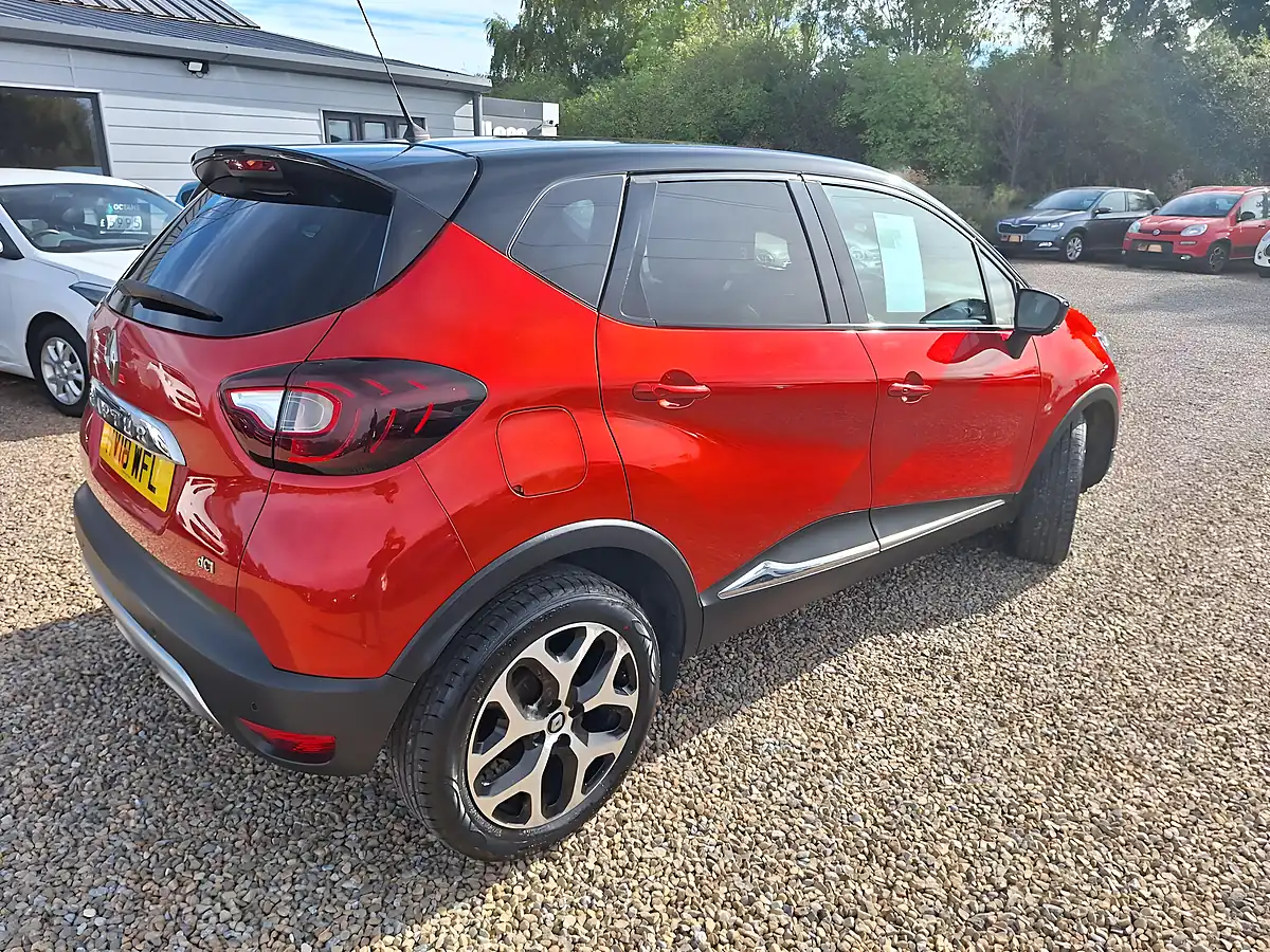 Used 2018 Renault Captur Signature X Nav Red - Interior and Exterior details 18
