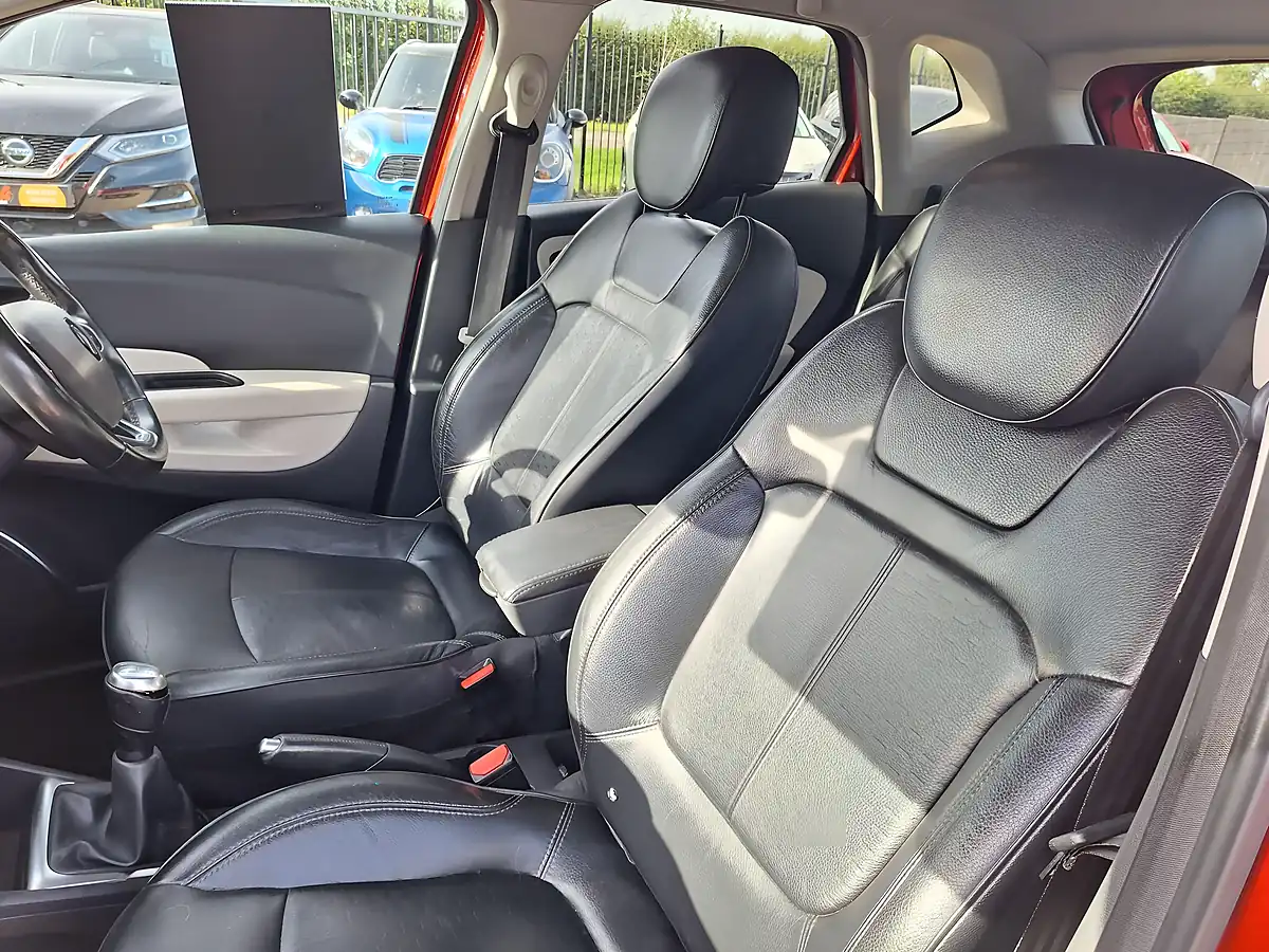Used 2018 Renault Captur Signature X Nav Red - Interior and Exterior details 5