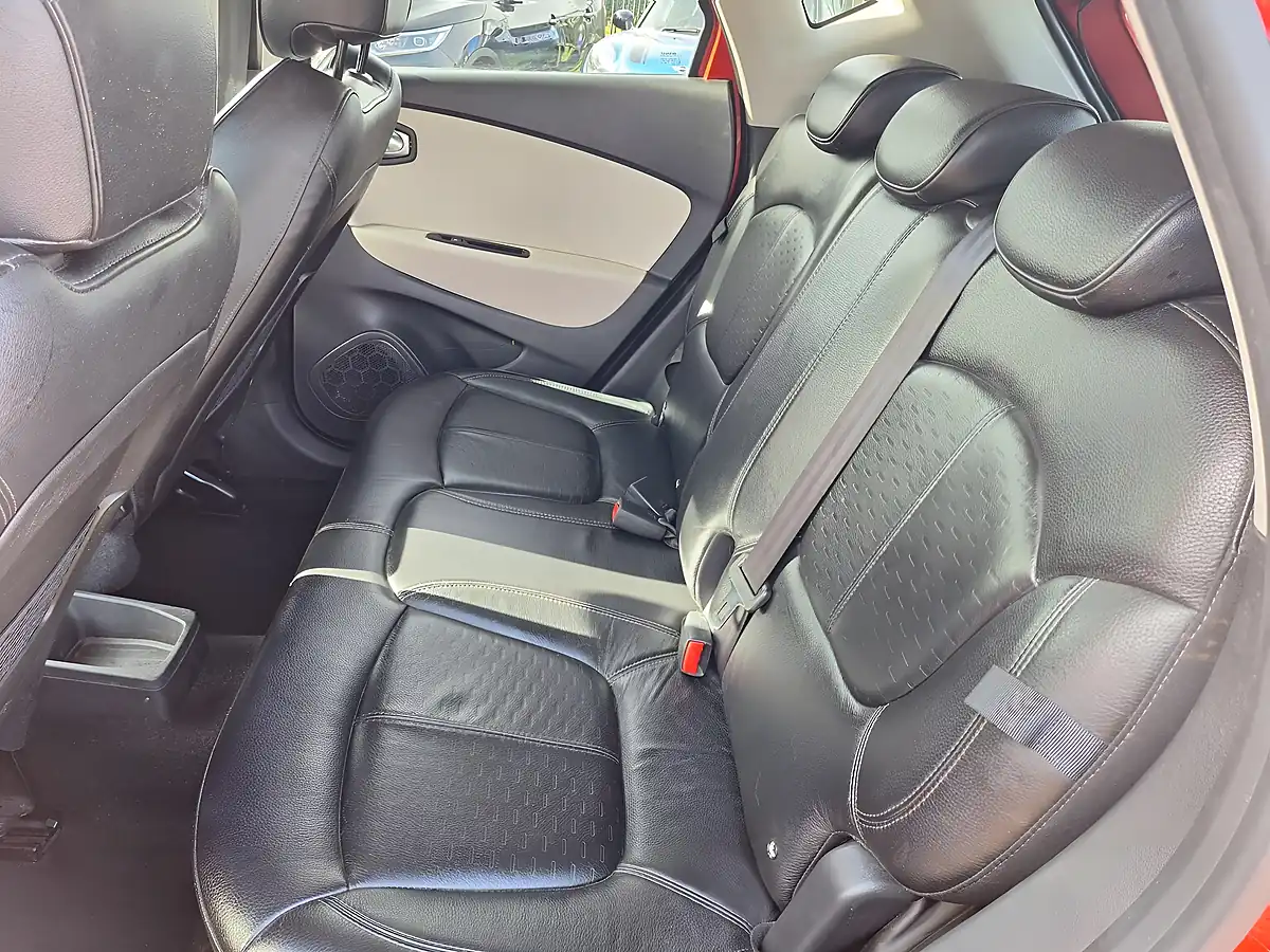 Used 2018 Renault Captur Signature X Nav Red - Interior and Exterior details 8