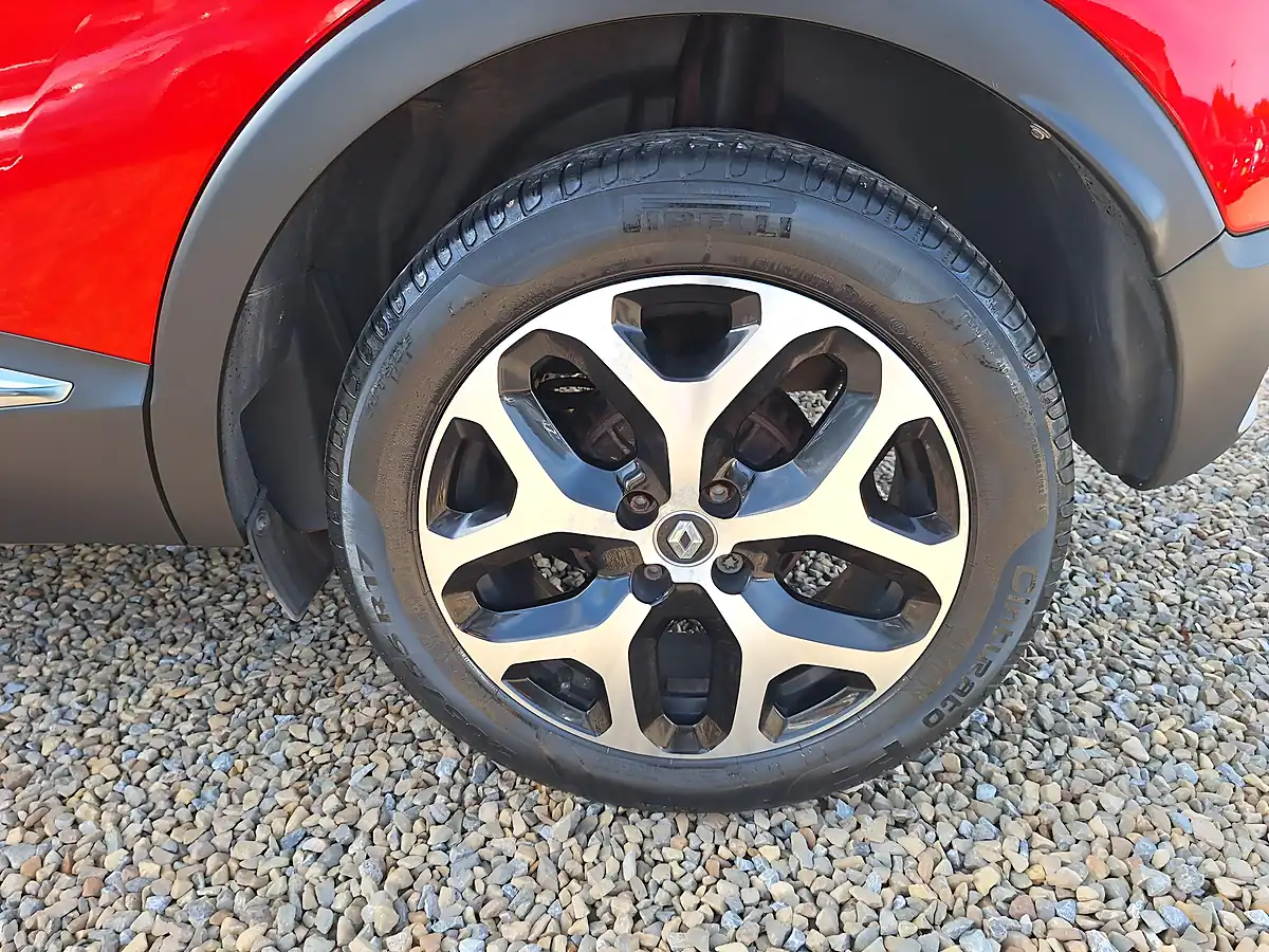 Used 2018 Renault Captur Signature X Nav Red - Interior and Exterior details 9