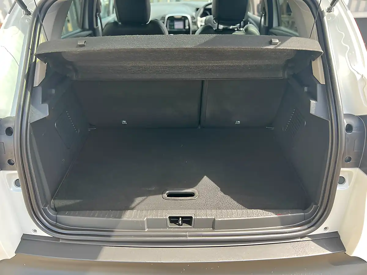 Used 2018 Renault Captur Signature X Nav White/Black - Interior and Exterior details 10