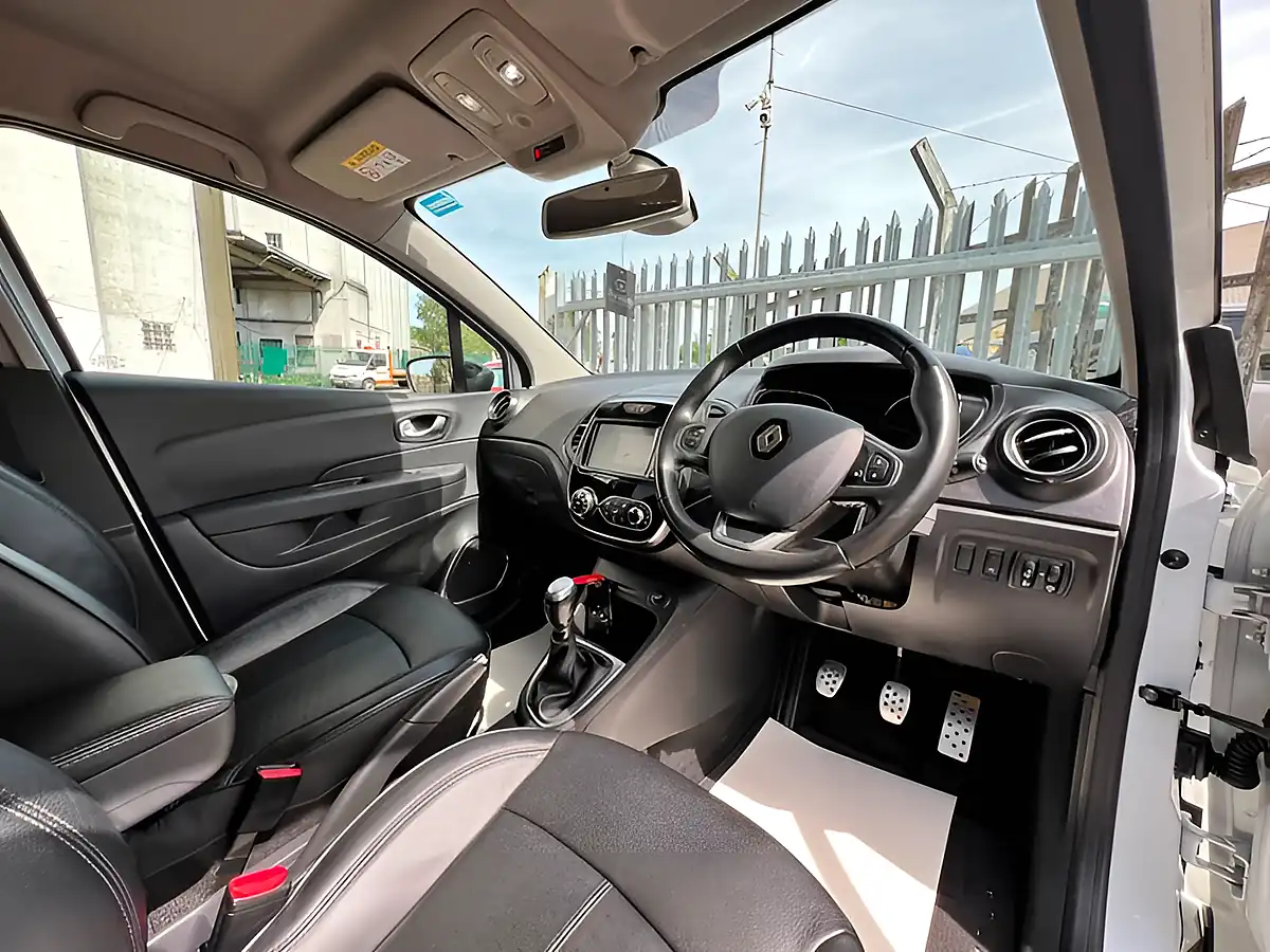 Used 2018 Renault Captur Signature X Nav White/Black - Interior and Exterior details 14