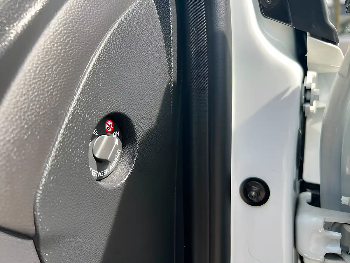 Used 2018 Renault Captur Signature X Nav White/Black - Interior and Exterior details 16