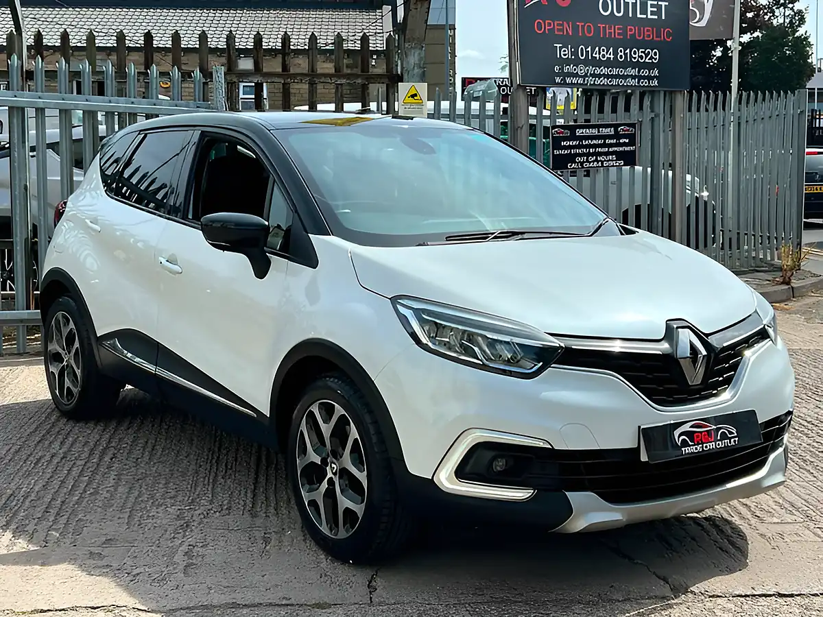 Used 2018 Renault Captur Signature X Nav White/Black - Interior and Exterior details 4
