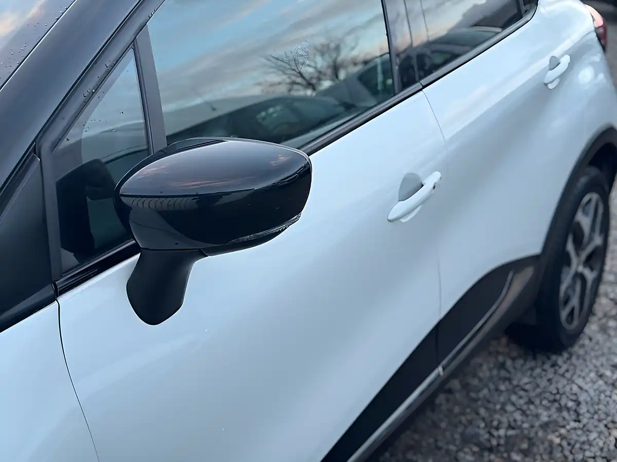 Used 2018 Renault Captur Signature X Nav White - Interior and Exterior details 11