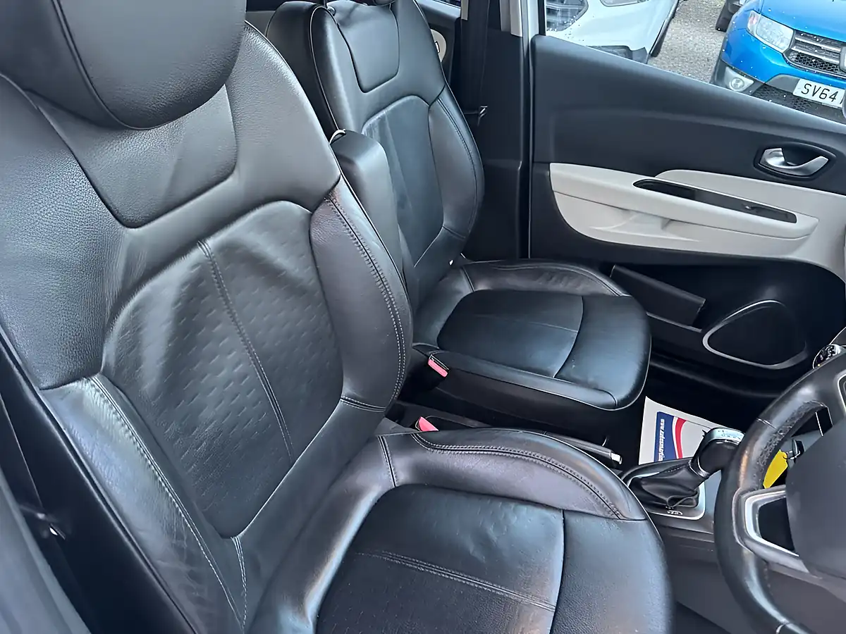 Used 2018 Renault Captur Signature X Nav White - Interior and Exterior details 17