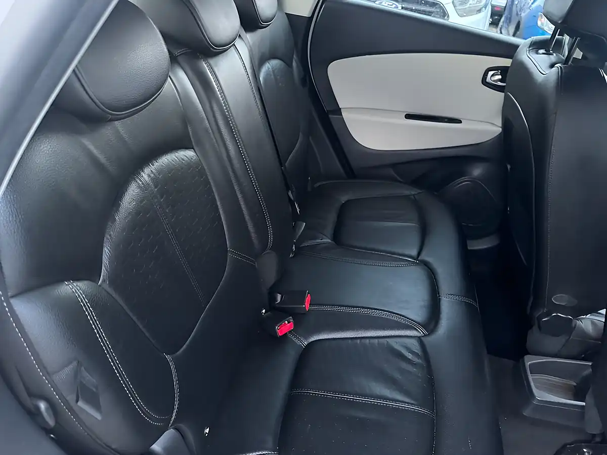 Used 2018 Renault Captur Signature X Nav White - Interior and Exterior details 19