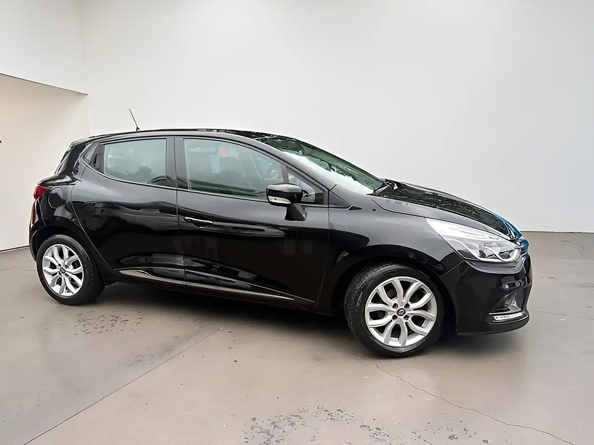 Used 2018 Renault Clio Dynamique Nav Black - Front View