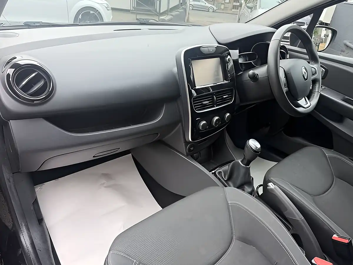 Used 2018 Renault Clio Dynamique Nav Black - Interior and Exterior details 11