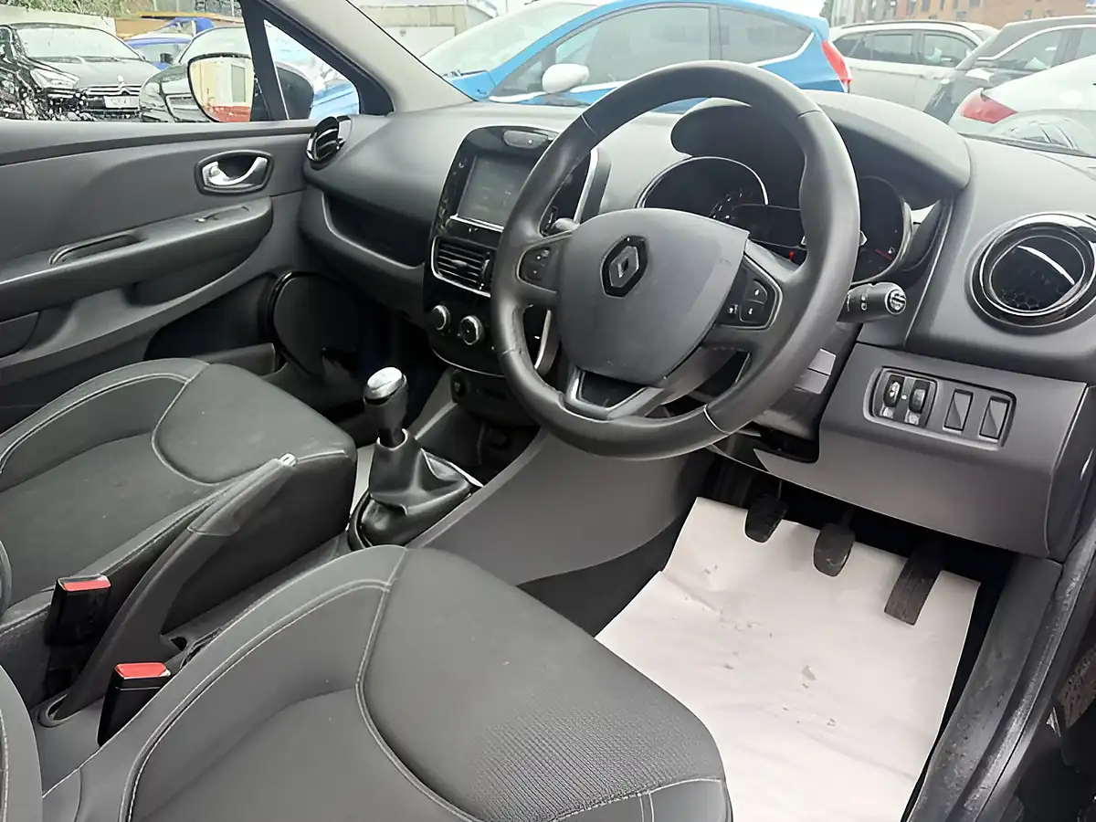 Used 2018 Renault Clio Dynamique Nav Black - Interior and Exterior details 14