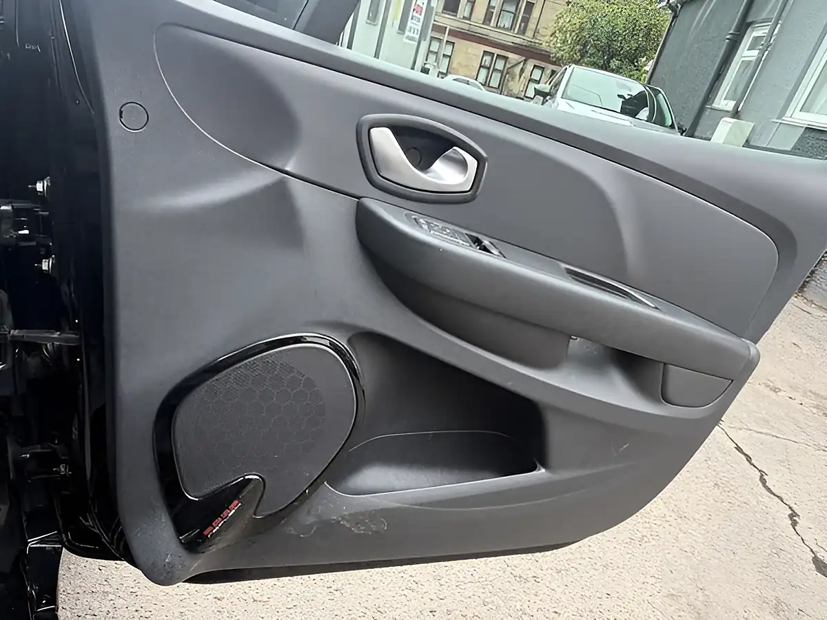 Used 2018 Renault Clio Dynamique Nav Black - Interior and Exterior details 19