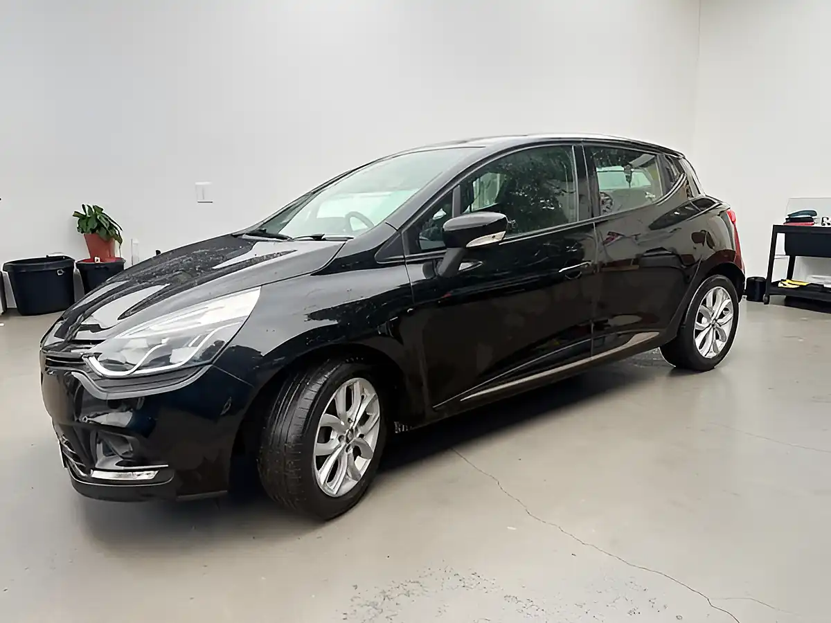 Used 2018 Renault Clio Dynamique Nav Black - Interior and Exterior details 3
