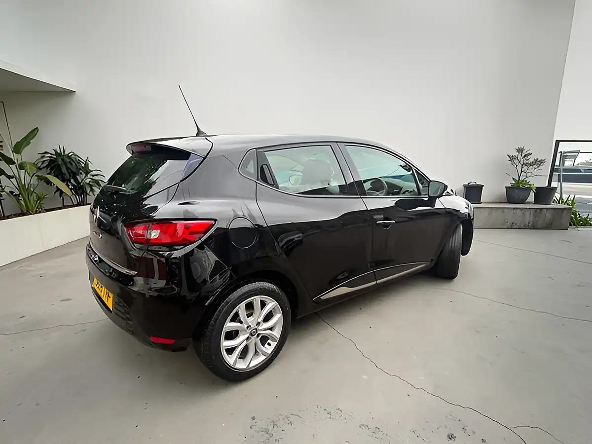 Used 2018 Renault Clio Dynamique Nav Black - Interior and Exterior details 4