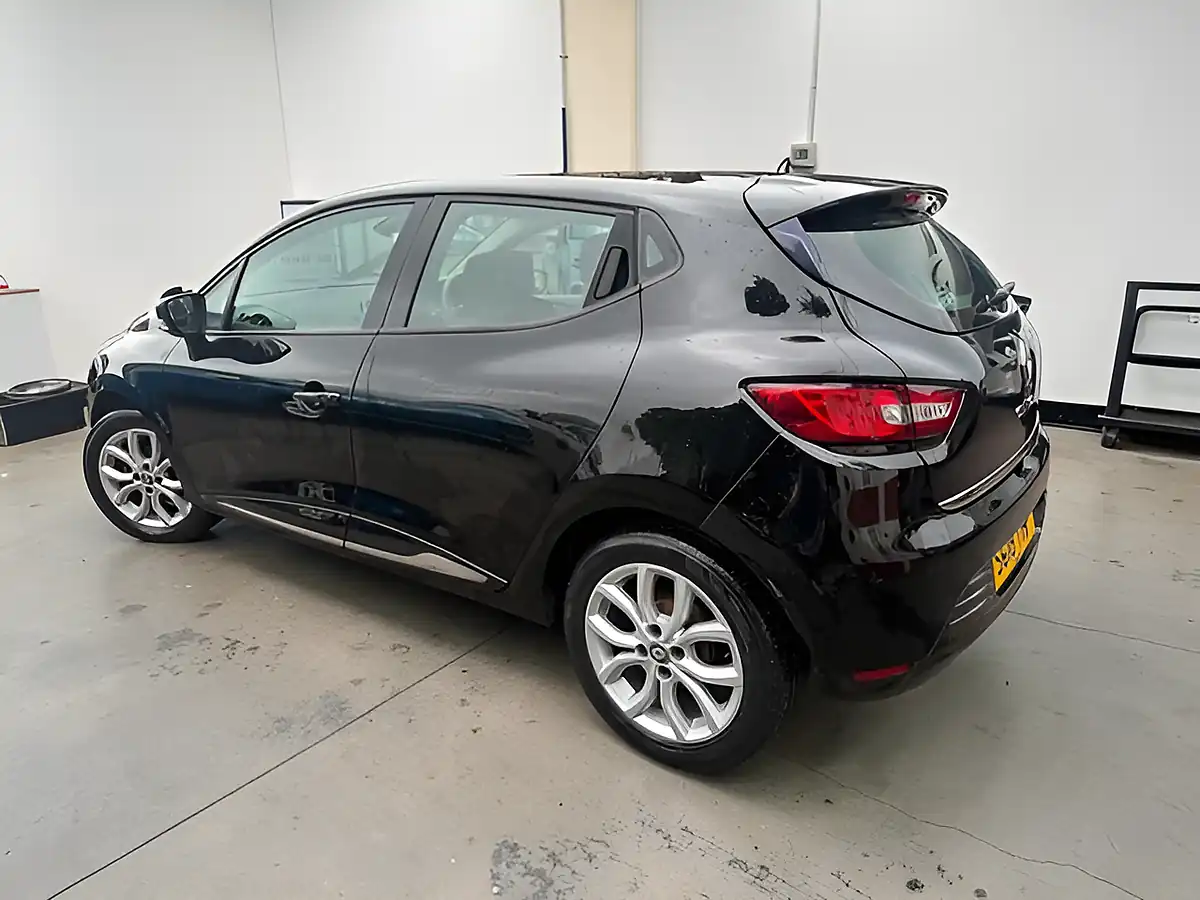 Used 2018 Renault Clio Dynamique Nav Black - Interior and Exterior details 5
