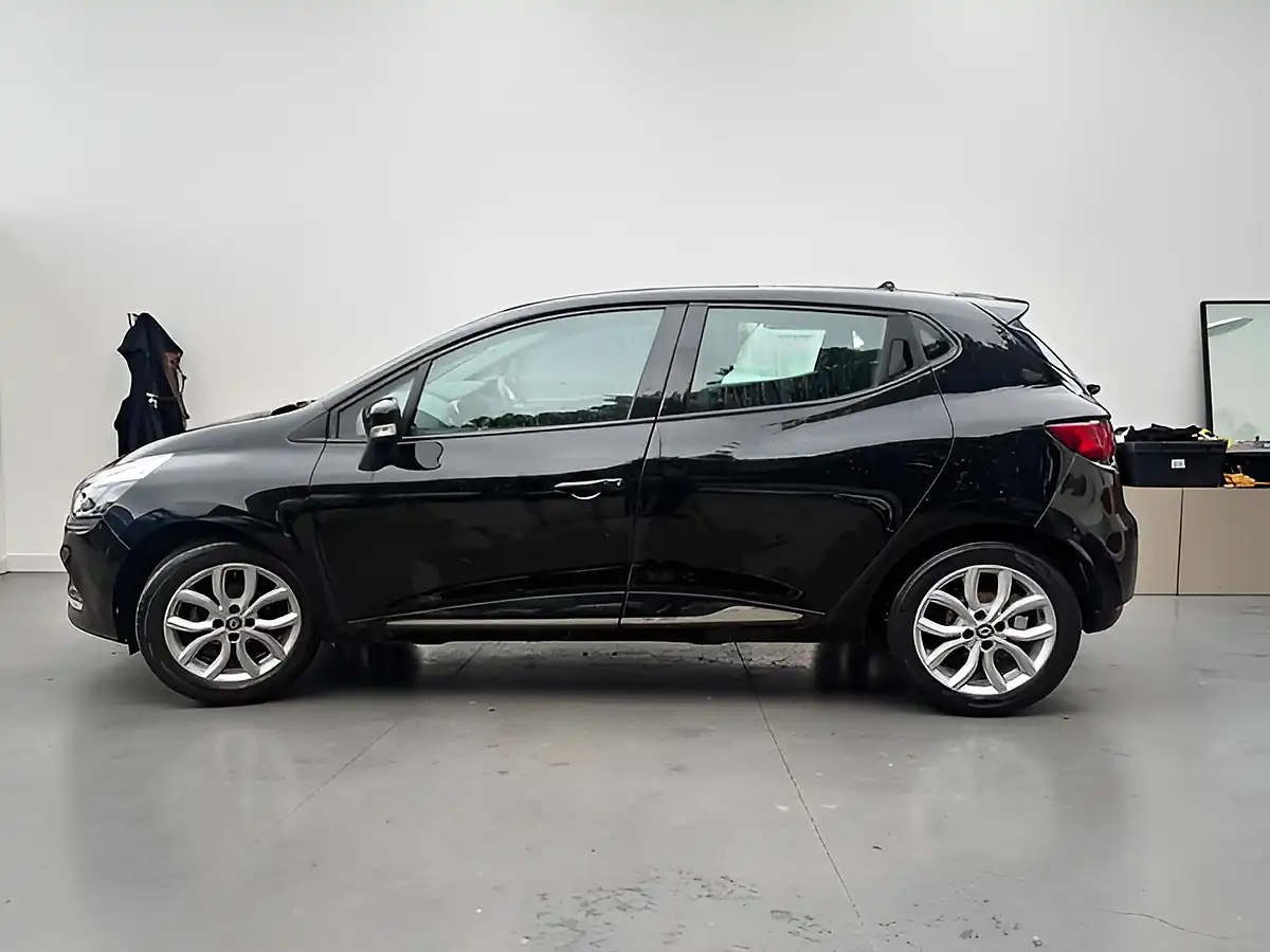 Used 2018 Renault Clio Dynamique Nav Black - Interior and Exterior details 6