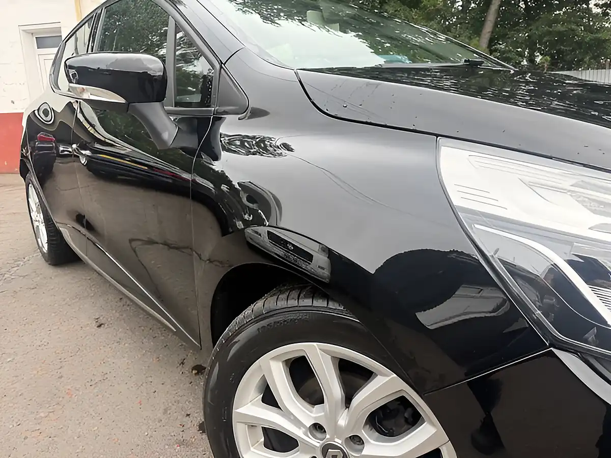Used 2018 Renault Clio Dynamique Nav Black - Interior and Exterior details 8