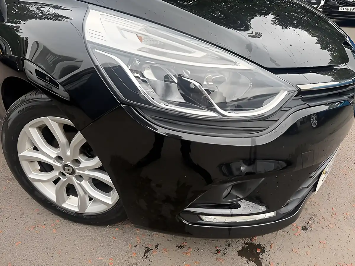 Used 2018 Renault Clio Dynamique Nav Black - Interior and Exterior details 9