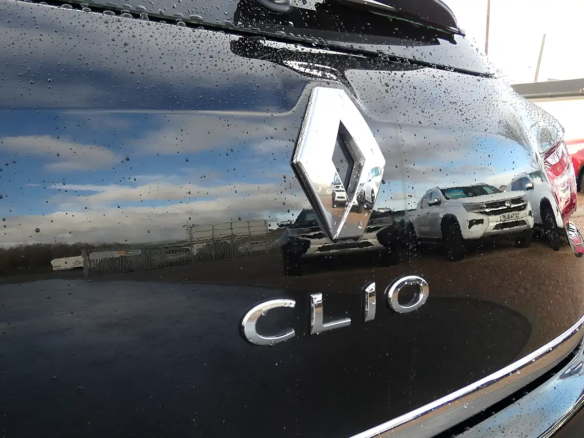 Used 2018 Renault Clio Dynamique Nav Diamond Black - Interior and Exterior details 12