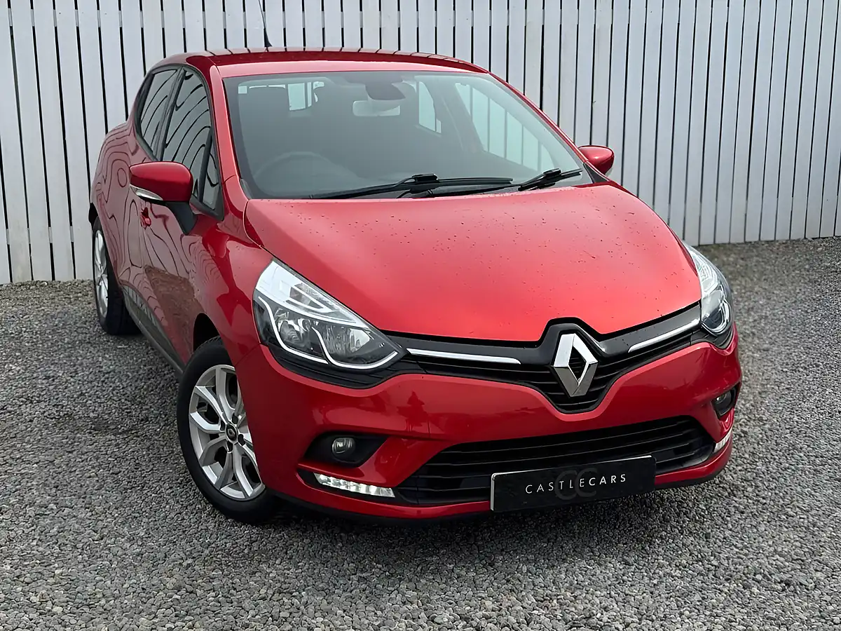 Used 2018 Renault Clio Dynamique Nav Flame Red - Front View