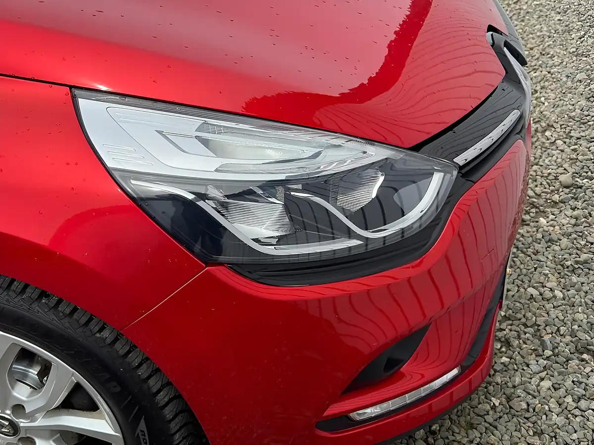 Used 2018 Renault Clio Dynamique Nav Flame Red - Interior and Exterior details 11