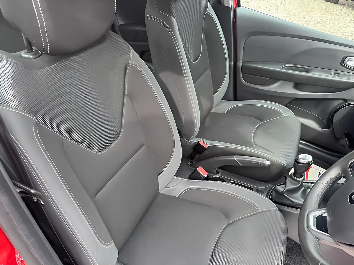 Used 2018 Renault Clio Dynamique Nav Flame Red - Interior and Exterior details 18
