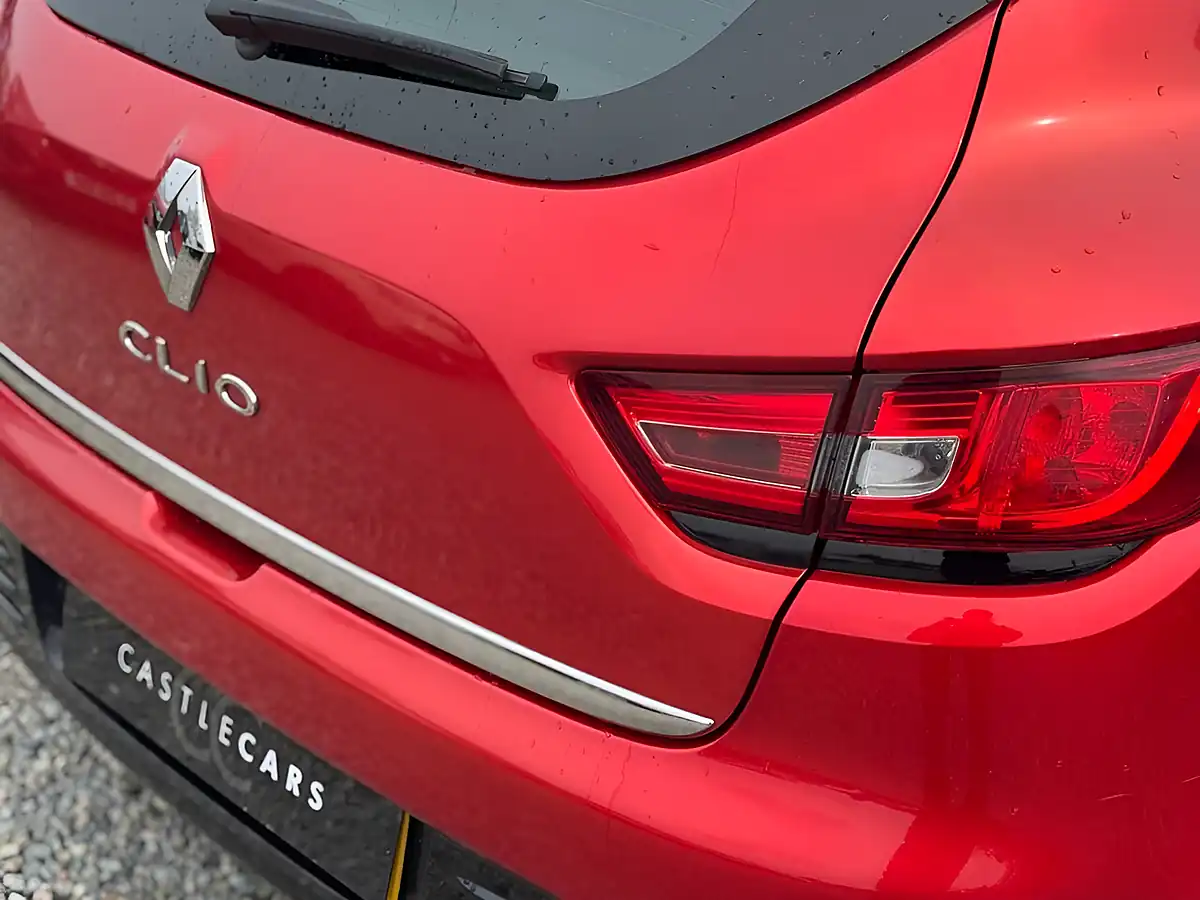 Used 2018 Renault Clio Dynamique Nav Flame Red - Interior and Exterior details 8
