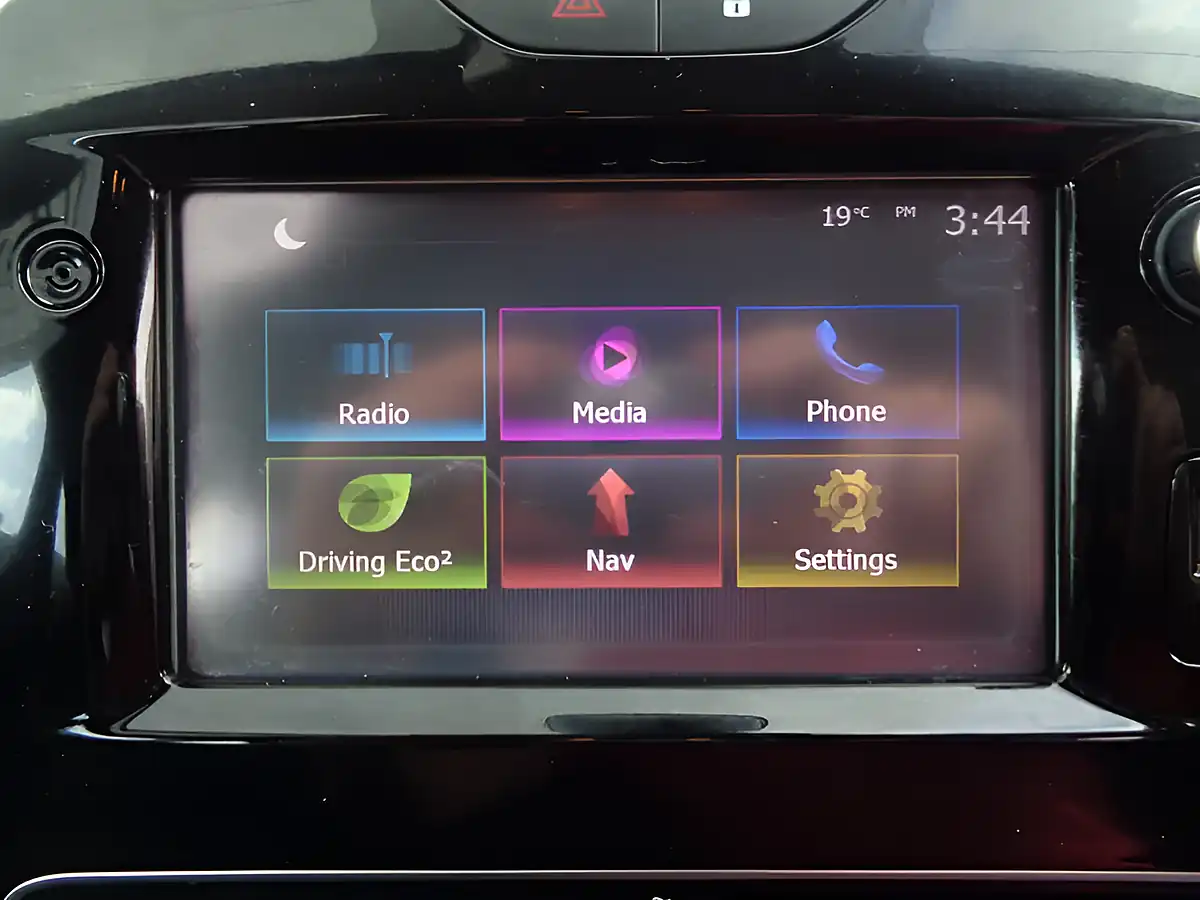 Used 2018 Renault Clio Dynamique Nav Iron Blue - Interior and Exterior details 11