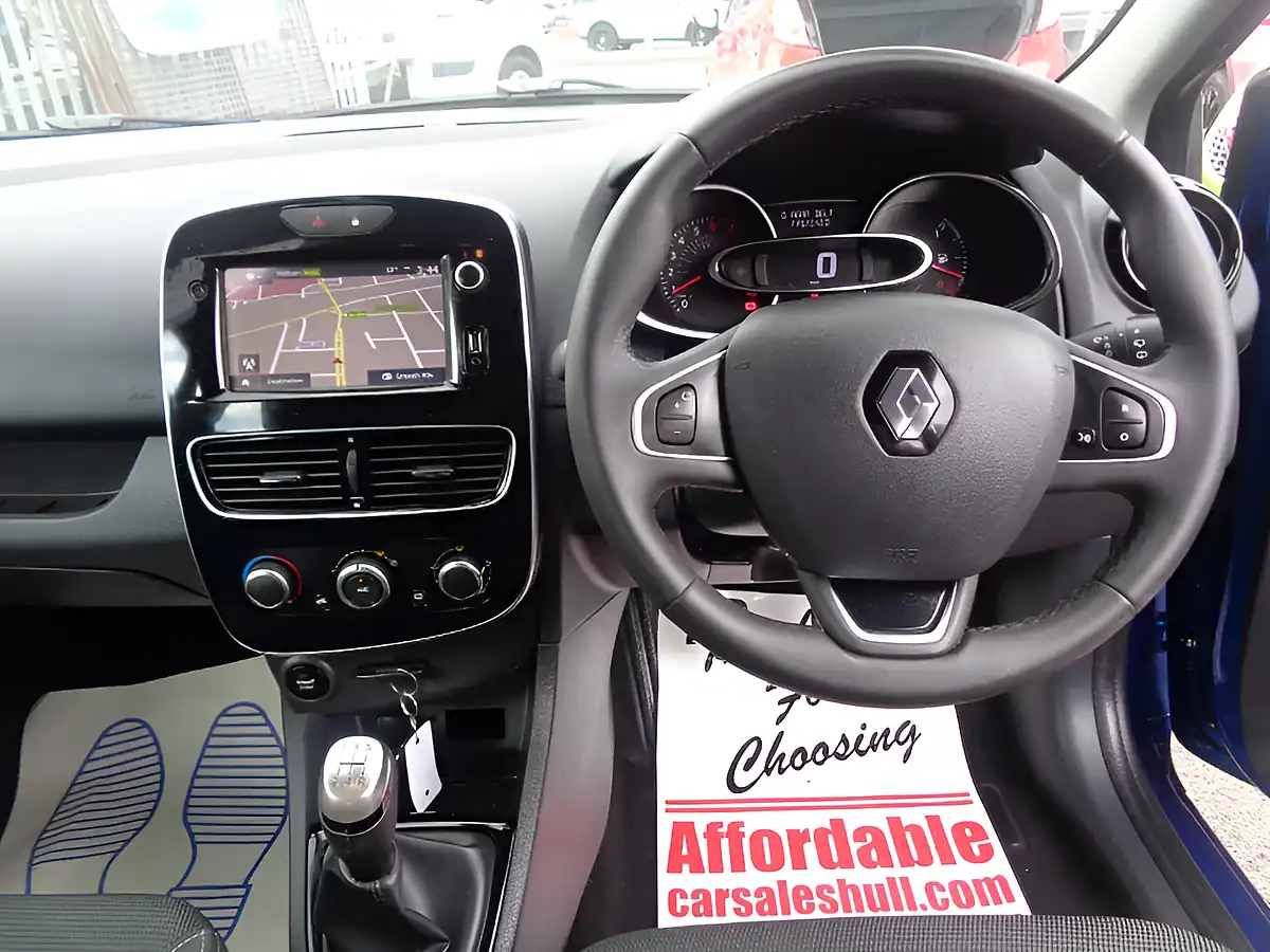 Used 2018 Renault Clio Dynamique Nav Iron Blue - Interior and Exterior details 12