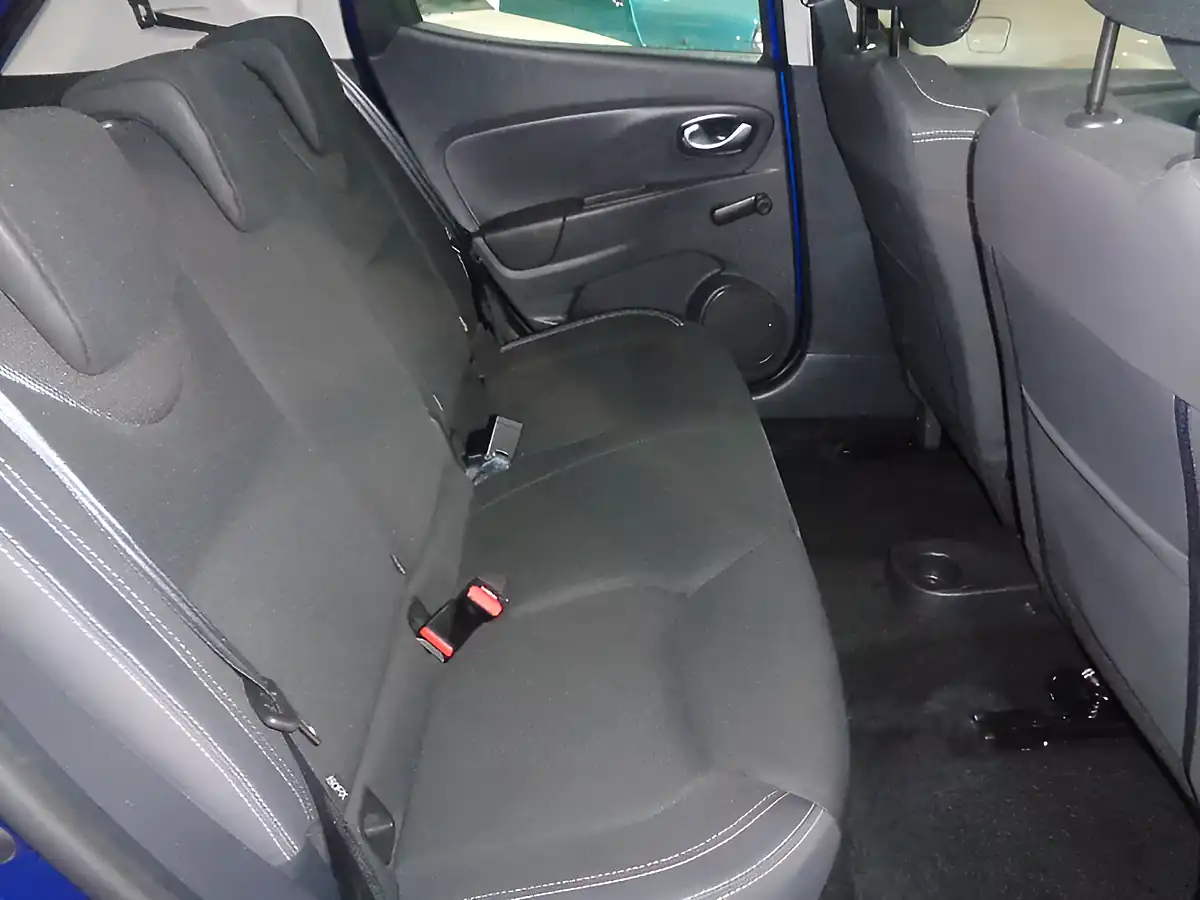 Used 2018 Renault Clio Dynamique Nav Iron Blue - Interior and Exterior details 13