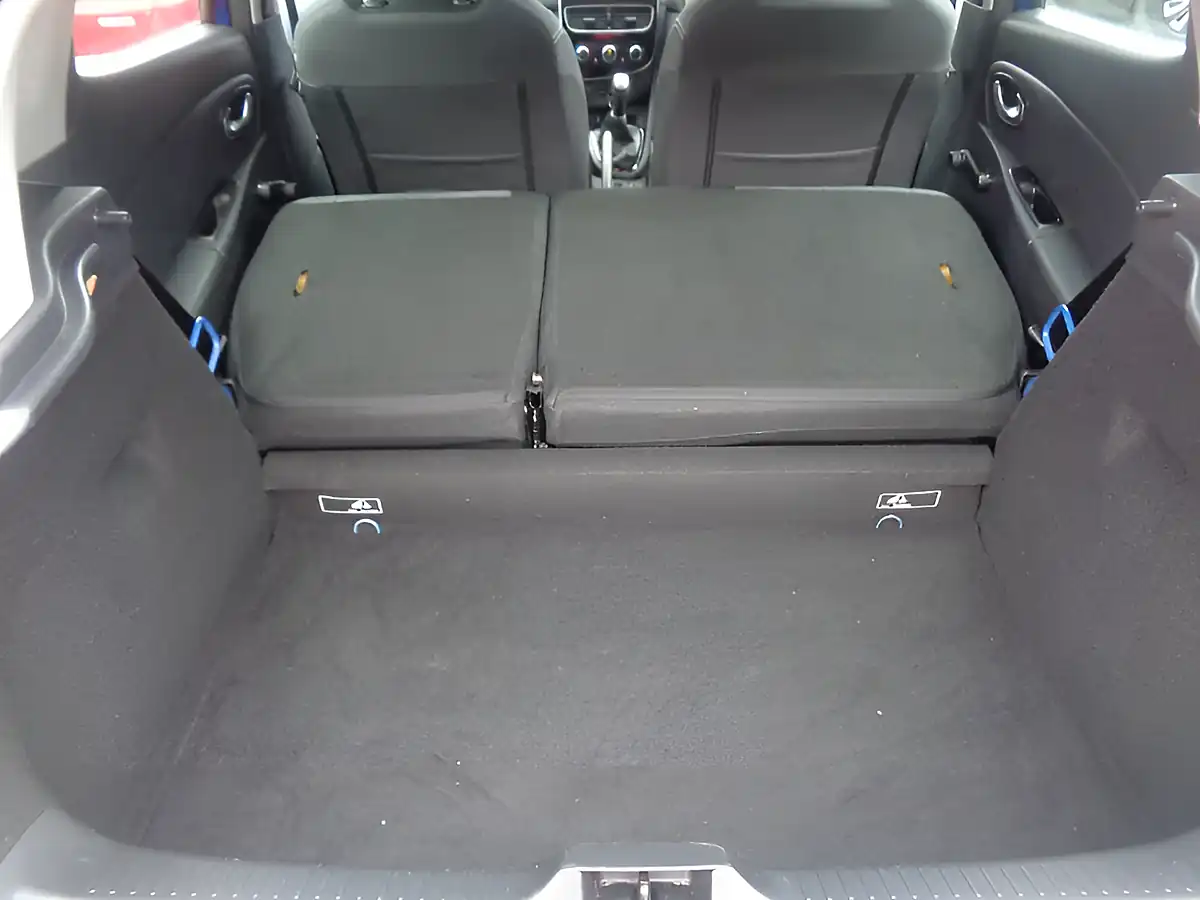 Used 2018 Renault Clio Dynamique Nav Iron Blue - Interior and Exterior details 17