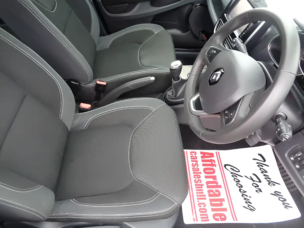 Used 2018 Renault Clio Dynamique Nav Iron Blue - Interior and Exterior details 5