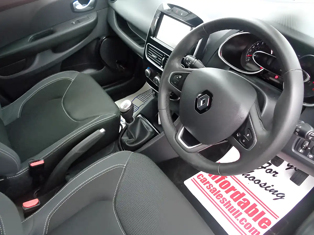 Used 2018 Renault Clio Dynamique Nav Iron Blue - Interior and Exterior details 6