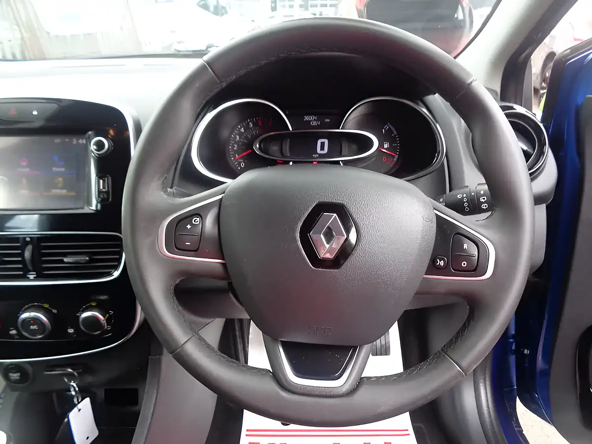 Used 2018 Renault Clio Dynamique Nav Iron Blue - Interior and Exterior details 7