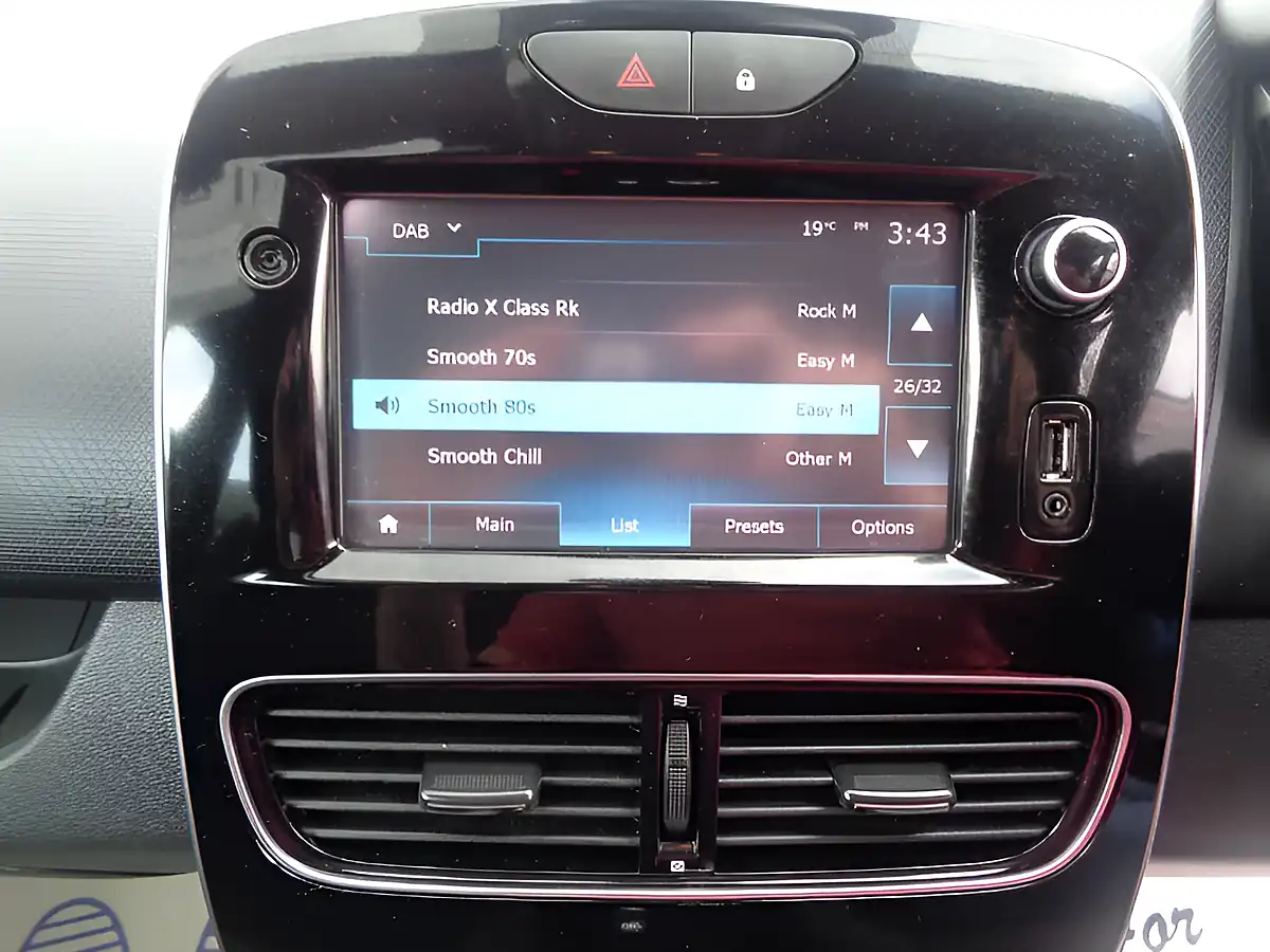 Used 2018 Renault Clio Dynamique Nav Iron Blue - Interior and Exterior details 8