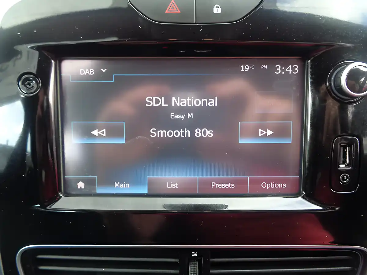 Used 2018 Renault Clio Dynamique Nav Iron Blue - Interior and Exterior details 9