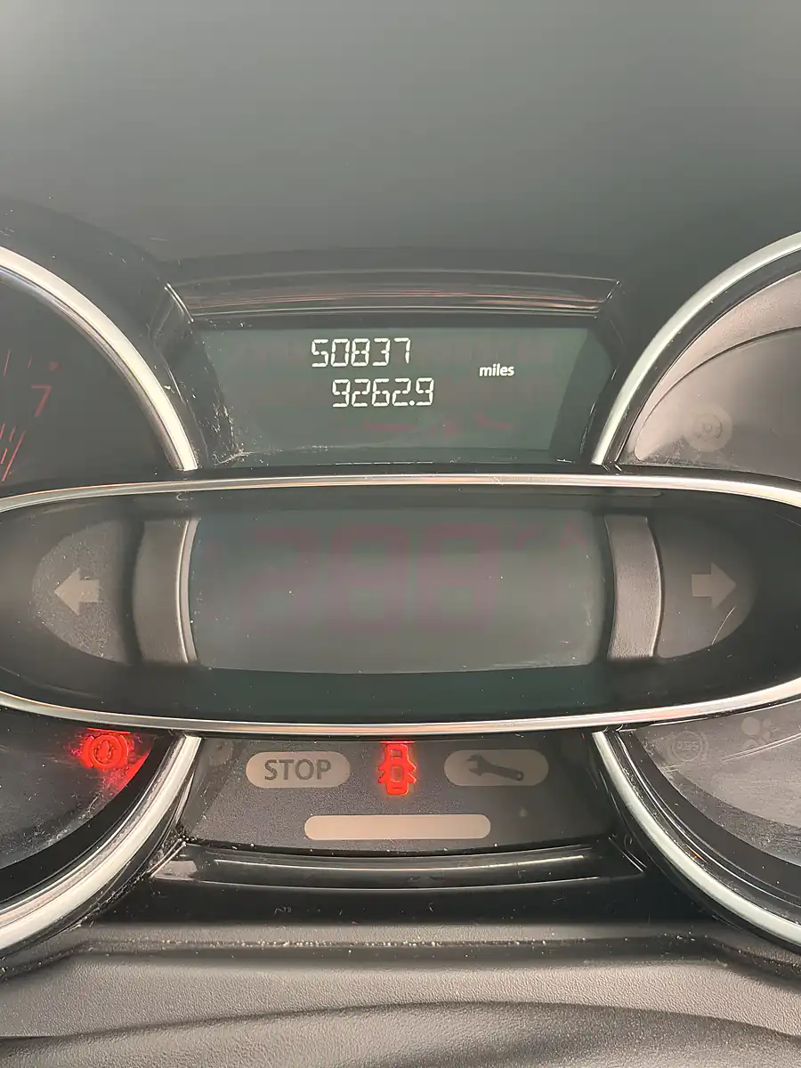Used 2018 Renault Clio Dynamique Nav Premium Pearl Red Metallic - Interior and Exterior details 10