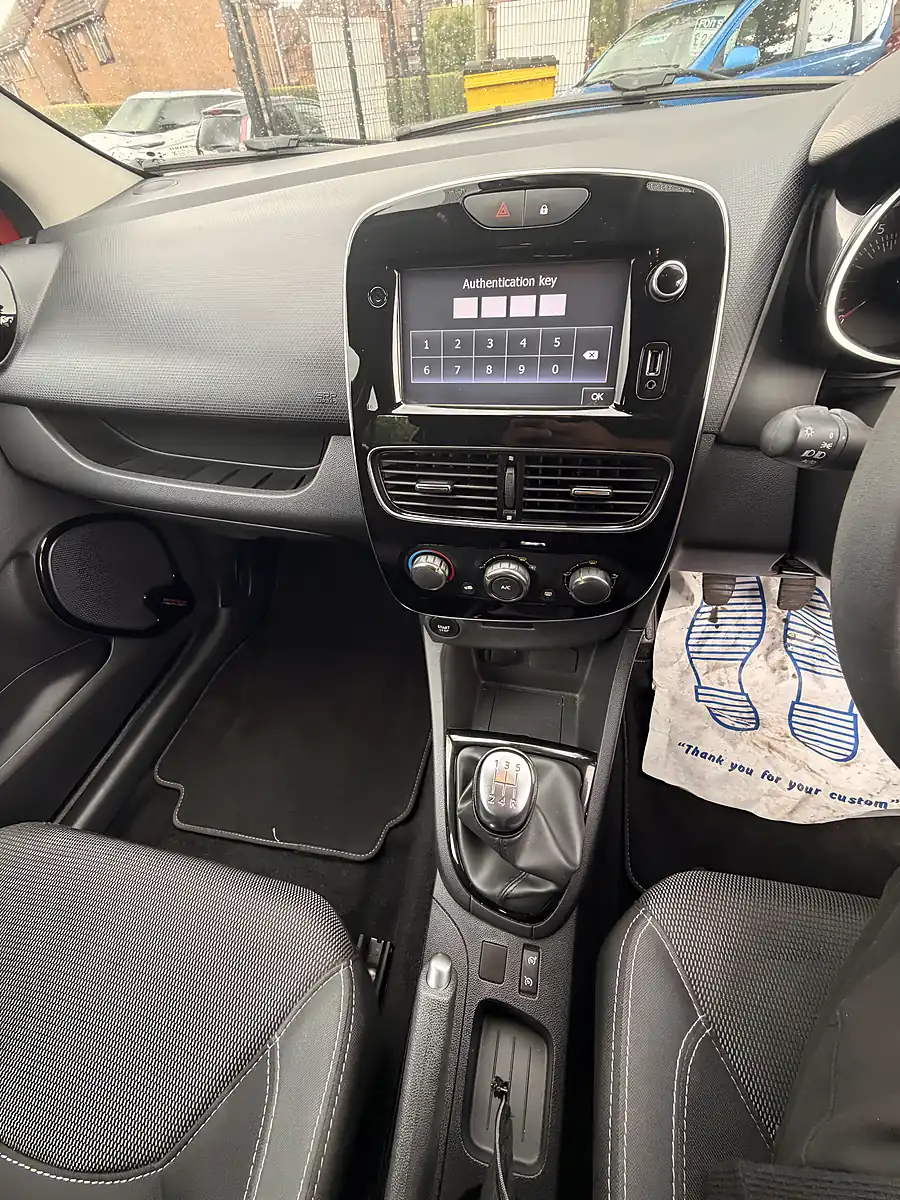 Used 2018 Renault Clio Dynamique Nav Premium Pearl Red Metallic - Interior and Exterior details 11