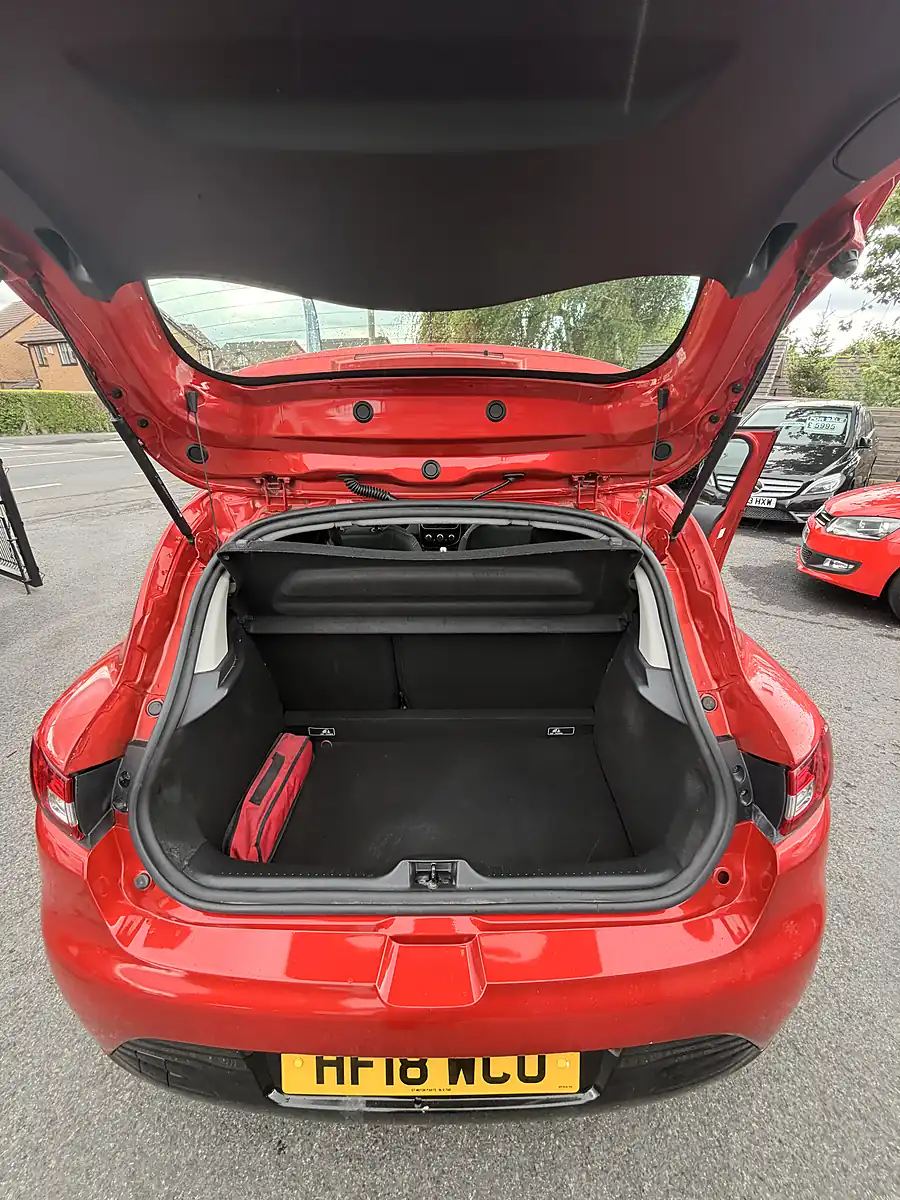 Used 2018 Renault Clio Dynamique Nav Premium Pearl Red Metallic - Interior and Exterior details 13