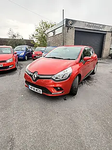 Used 2018 Renault Clio Dynamique Nav Premium Pearl Red Metallic - Interior and Exterior details 3