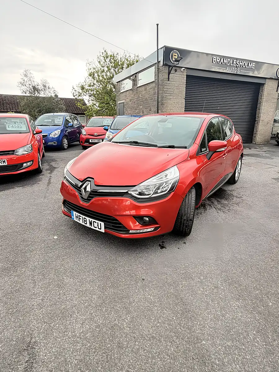 Used 2018 Renault Clio Dynamique Nav Premium Pearl Red Metallic - Interior and Exterior details 3