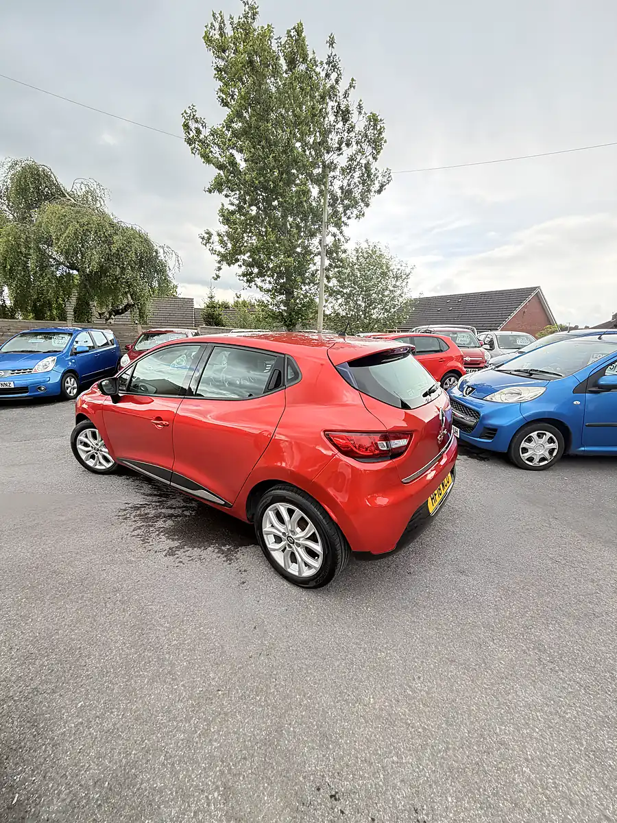 Used 2018 Renault Clio Dynamique Nav Premium Pearl Red Metallic - Interior and Exterior details 5