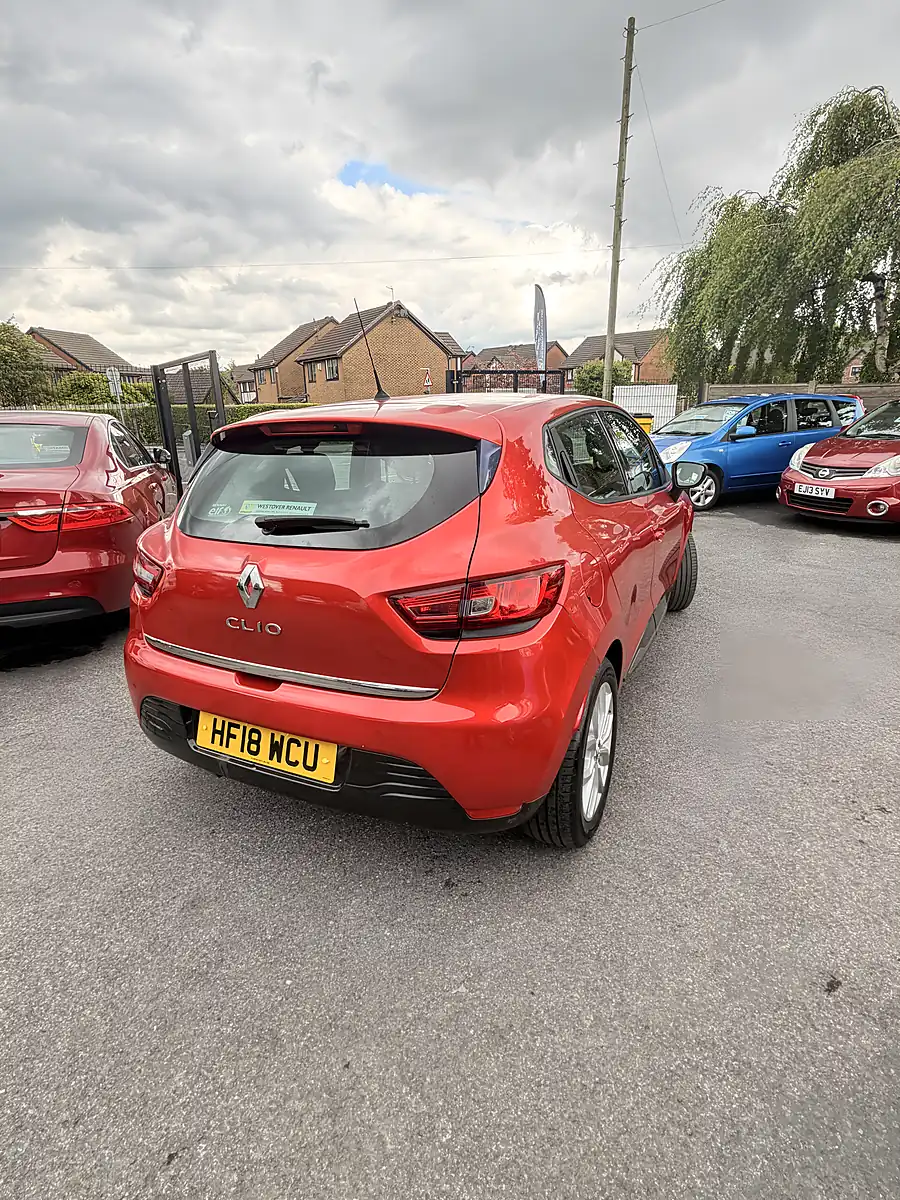 Used 2018 Renault Clio Dynamique Nav Premium Pearl Red Metallic - Interior and Exterior details 7